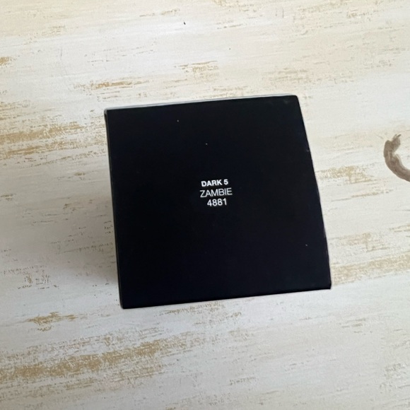 NARS sheer glow foundation ZAMBIE DARK 5 BRAND NEW WITH THE BOX - Picture 4 of 6